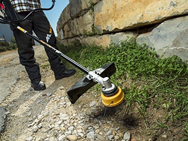 Découvrez notre test complet de la débroussailleuse McCulloch B33 B : analyse de ses performances puissantes et de sa maniabilité exceptionnelle pour un entretien de jardin réussi.